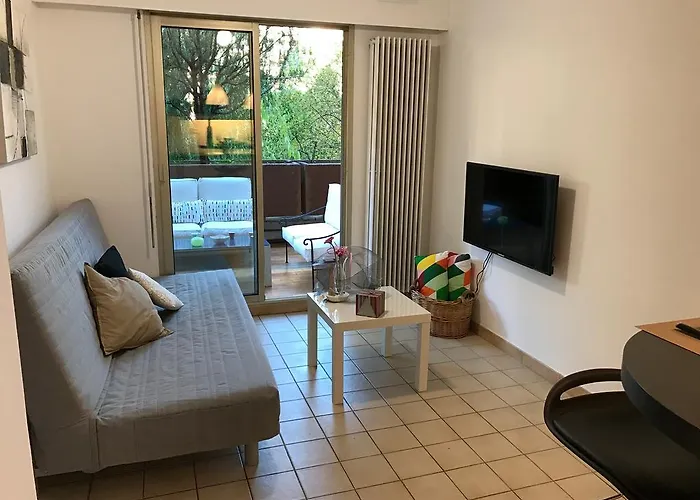 Dans Un Ecrin De Verdure