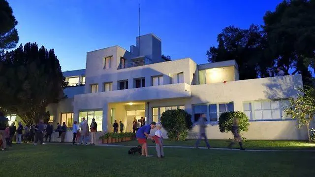 Dans Un Ecrin De Verdure * Hyères